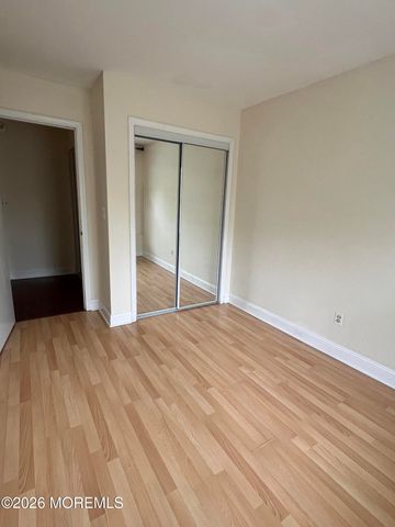 17 Alameda Court, Eatontown, NJ 07724