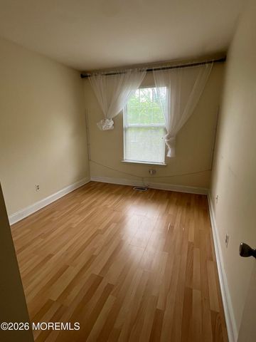 17 Alameda Court, Eatontown, NJ 07724