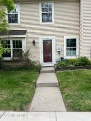 17 Alameda Court, Eatontown, NJ 07724