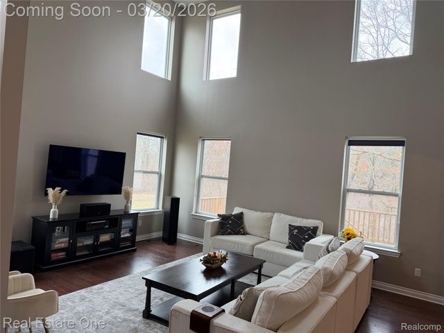 58206 Sunflower Circle N, Lyon Charter Township, MI 48165