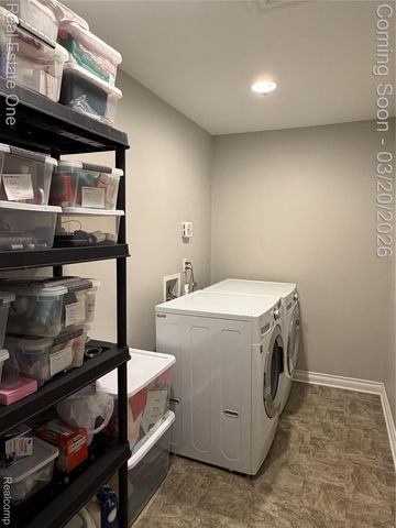 58206 Sunflower Circle N, Lyon Charter Township, MI 48165