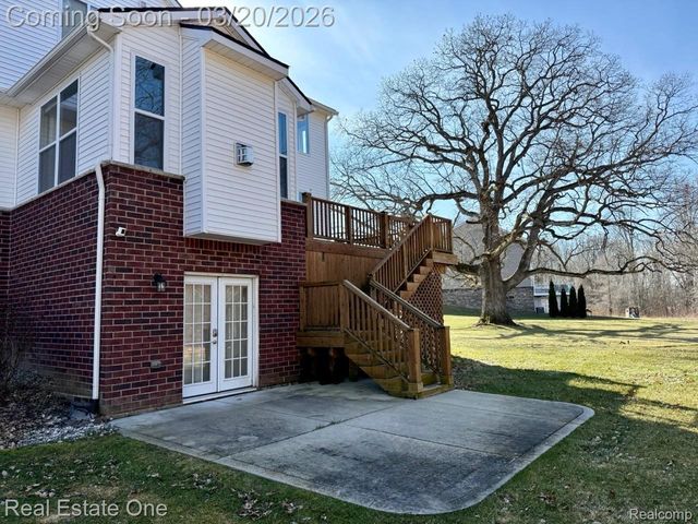 58206 Sunflower Circle N, Lyon Charter Township, MI 48165