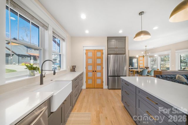 38 Acona Lane, Asheville, NC 28803