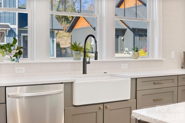 38 Acona Lane, Asheville, NC 28803