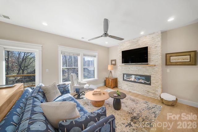 38 Acona Lane, Asheville, NC 28803