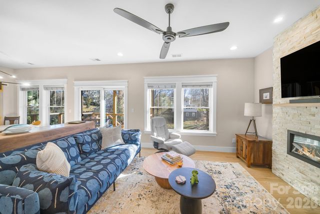 38 Acona Lane, Asheville, NC 28803