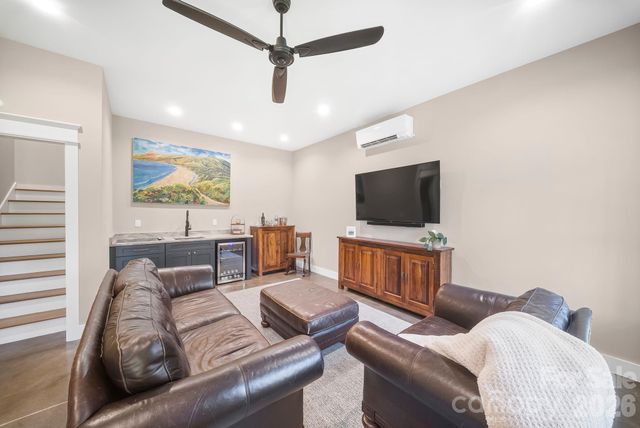 38 Acona Lane, Asheville, NC 28803