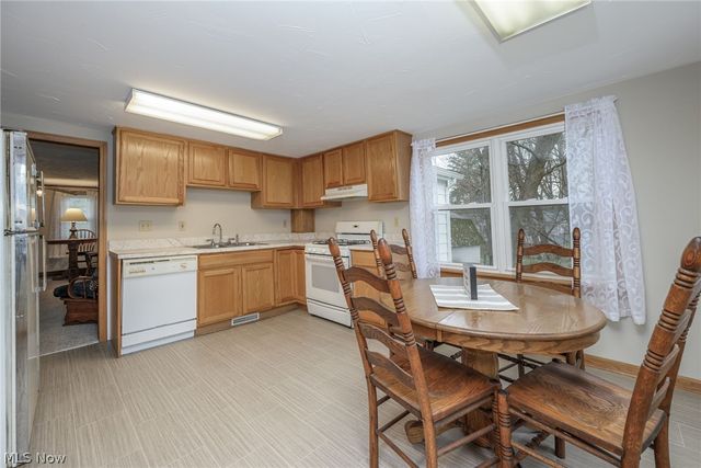 1069 W Nimisila Road, New Franklin, OH 44216