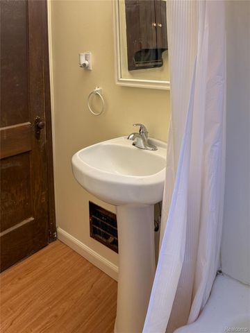 6037 Cooper Street, Taylor, MI 48180