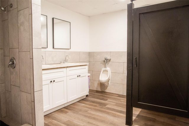 823 Seydler, East Bernard, TX 77435