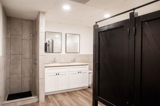 823 Seydler, East Bernard, TX 77435