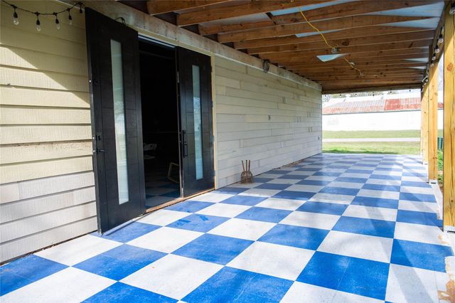 823 Seydler, East Bernard, TX 77435