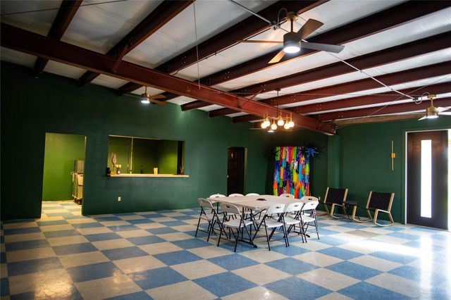 823 Seydler, East Bernard, TX 77435