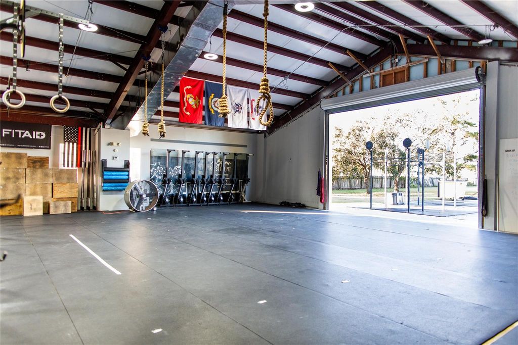 823 Seydler, East Bernard, TX 77435