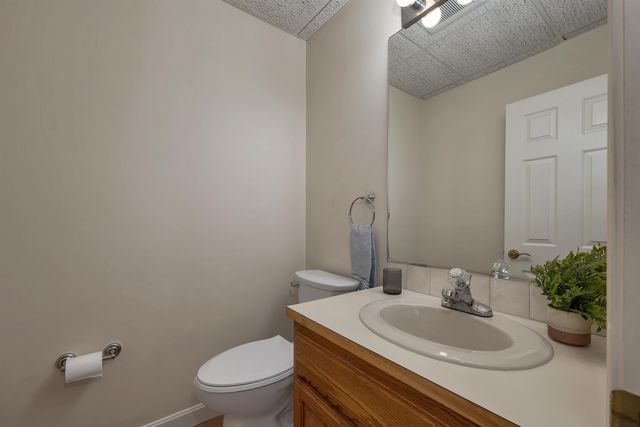 2 Blue Heron Lane, Deerfield, NH 03037