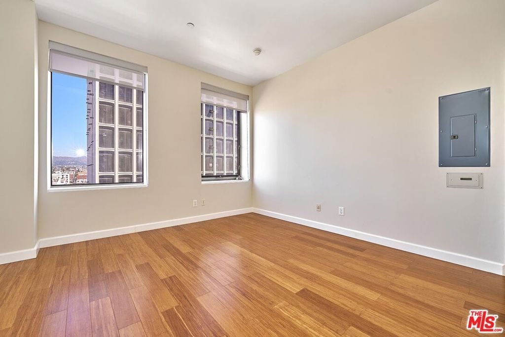 Image 13 of property listing at 3810 Wilshire Boulevard 801, Los Angeles, CA 90010