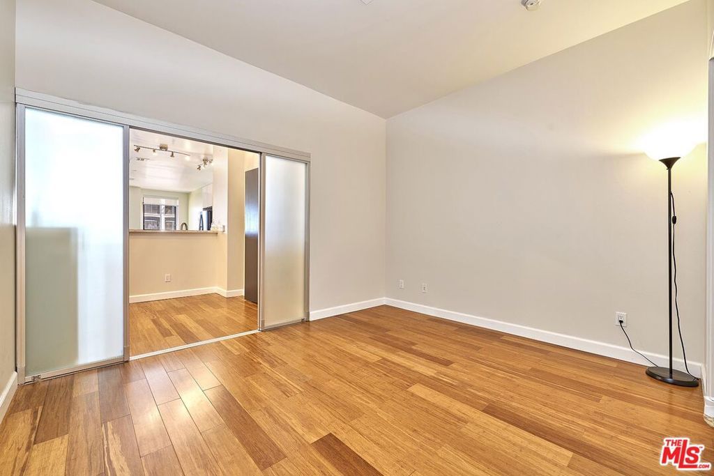 Image 15 of property listing at 3810 Wilshire Boulevard 801, Los Angeles, CA 90010