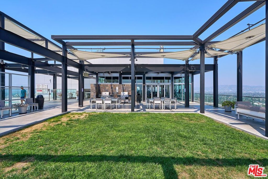 Image 29 of property listing at 3810 Wilshire Boulevard 801, Los Angeles, CA 90010