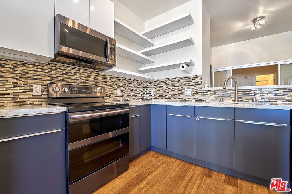 Image 8 of property listing at 3810 Wilshire Boulevard 801, Los Angeles, CA 90010