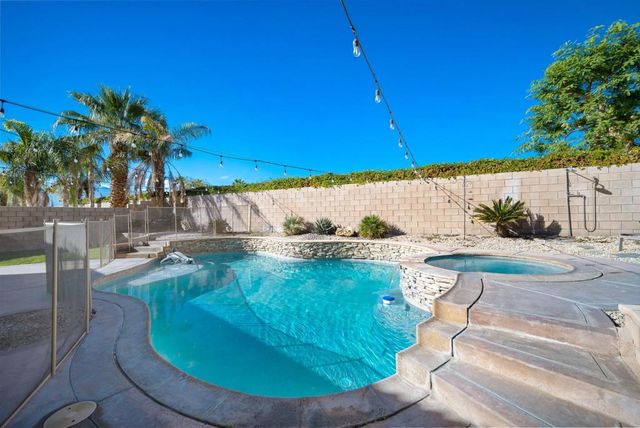 43569 Parkway Esplanade E, La Quinta, CA 92253