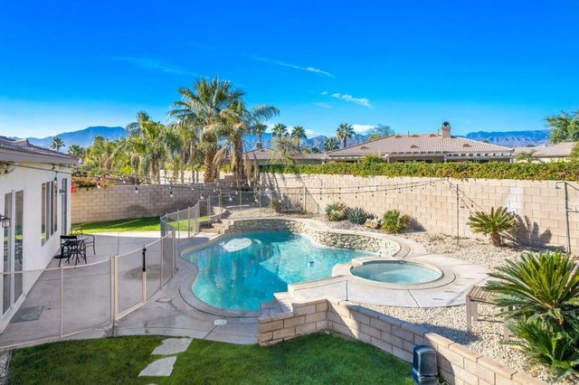 43569 Parkway Esplanade E, La Quinta, CA 92253