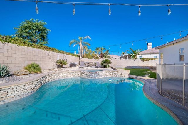 43569 Parkway Esplanade E, La Quinta, CA 92253