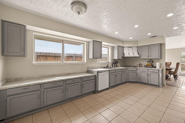 10615 White Fawn Drive, Houston, TX 77041