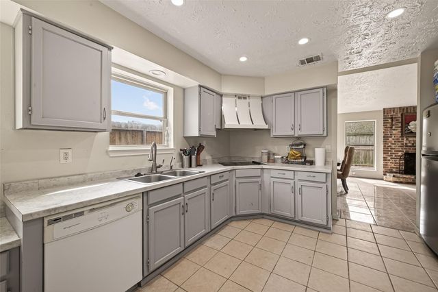 10615 White Fawn Drive, Houston, TX 77041