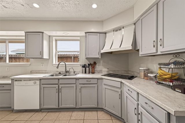 10615 White Fawn Drive, Houston, TX 77041