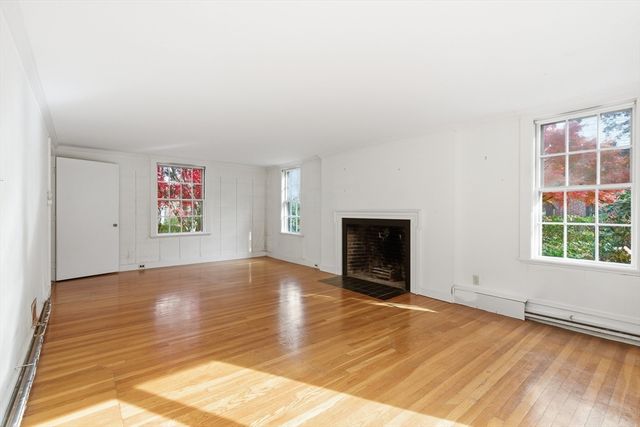 12 Gray Gardens W, Cambridge, MA 02138