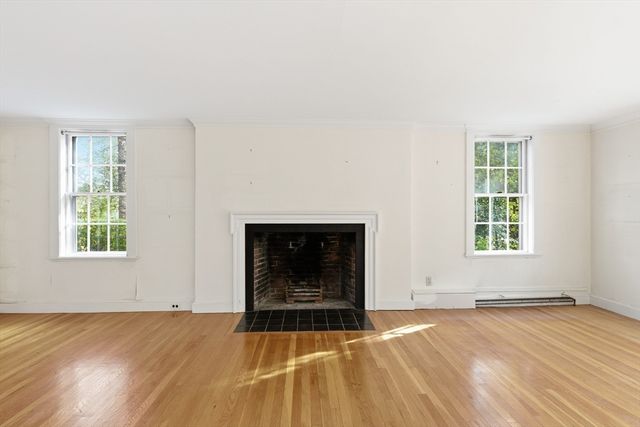 12 Gray Gardens W, Cambridge, MA 02138