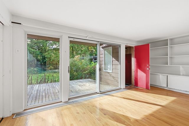 12 Gray Gardens W, Cambridge, MA 02138