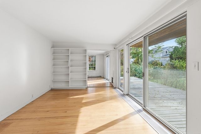 12 Gray Gardens W, Cambridge, MA 02138