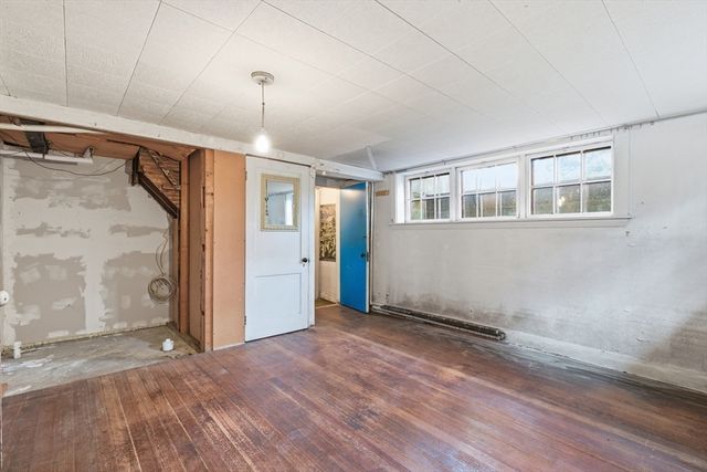 12 Gray Gardens W, Cambridge, MA 02138