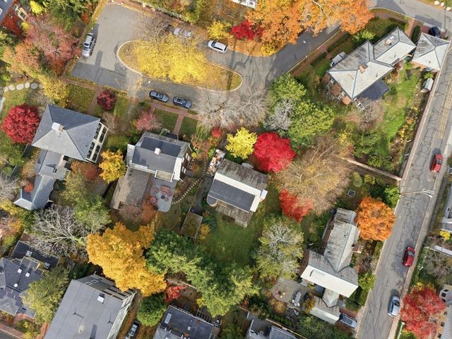 12 Gray Gardens W, Cambridge, MA 02138