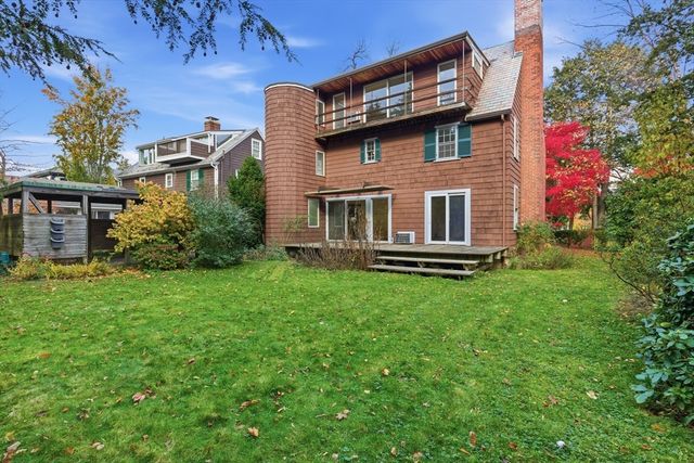 12 Gray Gardens W, Cambridge, MA 02138