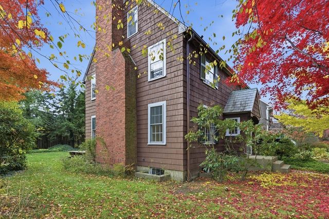 12 Gray Gardens W, Cambridge, MA 02138