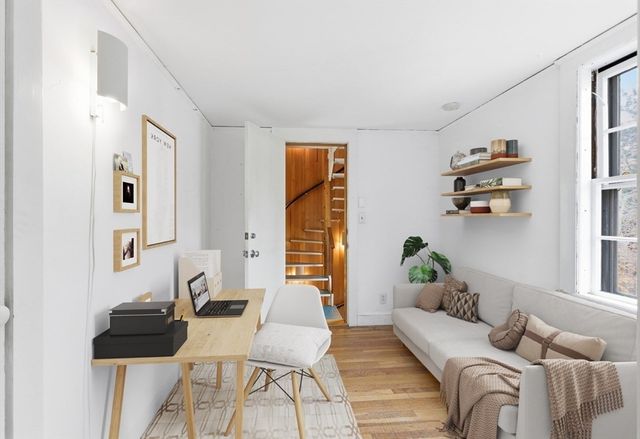 12 Gray Gardens W, Cambridge, MA 02138