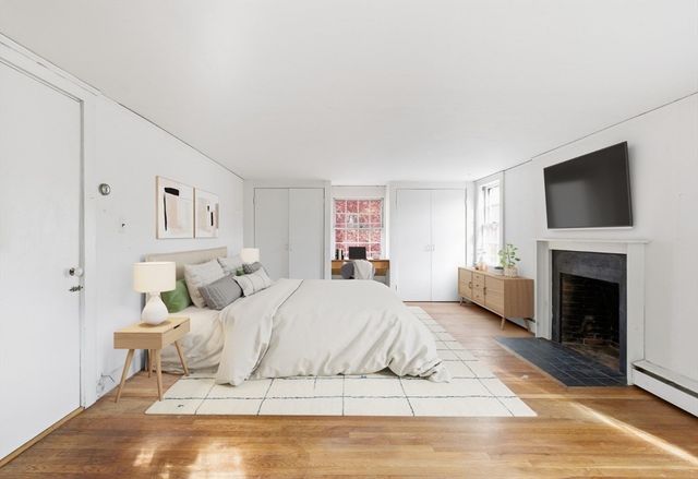 12 Gray Gardens W, Cambridge, MA 02138