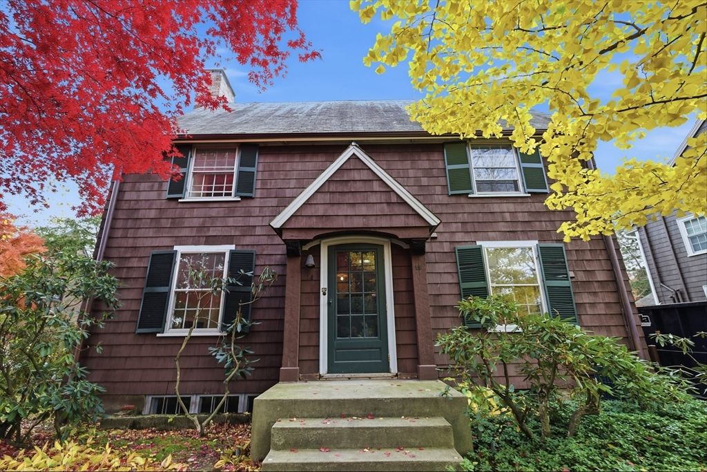 12 Gray Gardens W, Cambridge, MA 02138