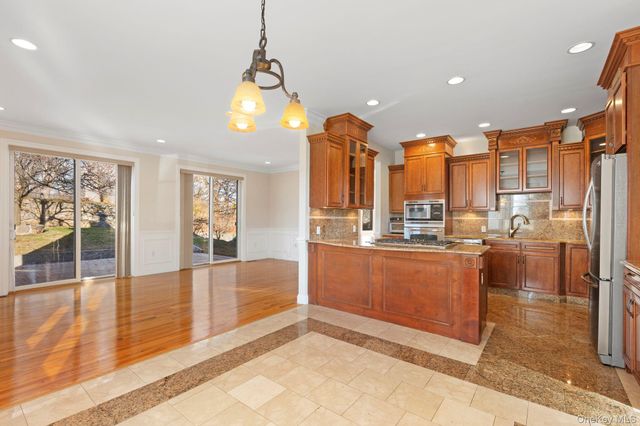 44 Hillwood Place, Yonkers, NY 10710