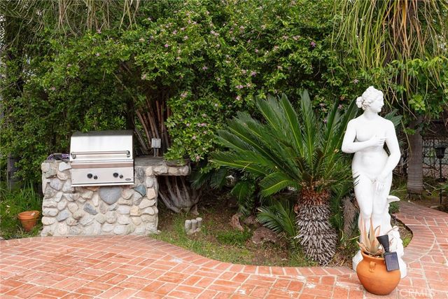 22723 Erwin, Woodland Hills, CA 91367