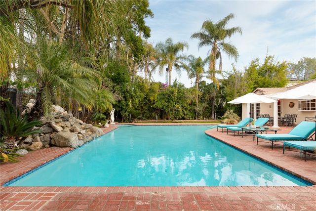 22723 Erwin, Woodland Hills, CA 91367