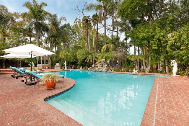 22723 Erwin, Woodland Hills, CA 91367