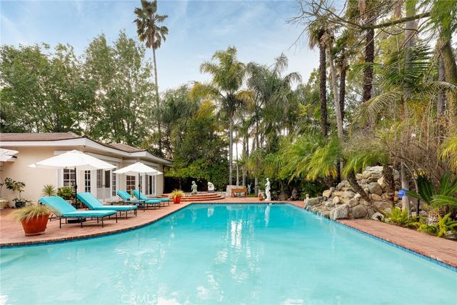 22723 Erwin, Woodland Hills, CA 91367
