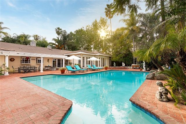 22723 Erwin, Woodland Hills, CA 91367