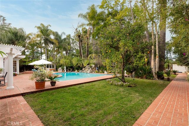 22723 Erwin, Woodland Hills, CA 91367