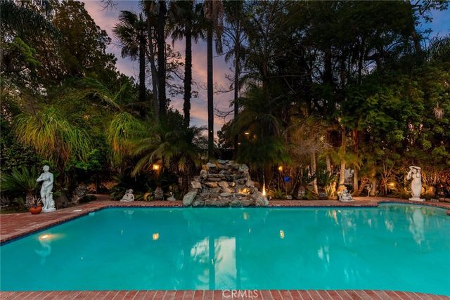 22723 Erwin, Woodland Hills, CA 91367