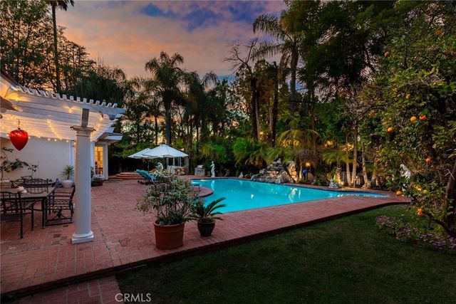 22723 Erwin, Woodland Hills, CA 91367