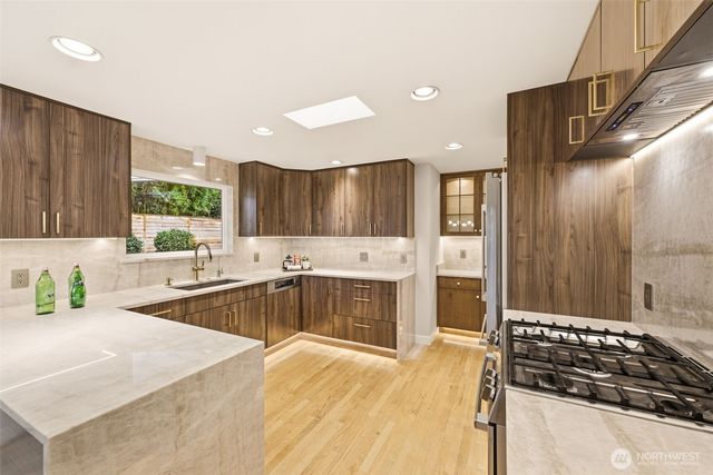 3601 NE 100TH Street, Seattle, WA 98125